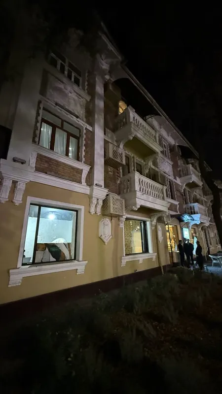 Продам квартиру на 1 этаже под нежилое 3/1/3 в центре Шота Руставели — фото 4