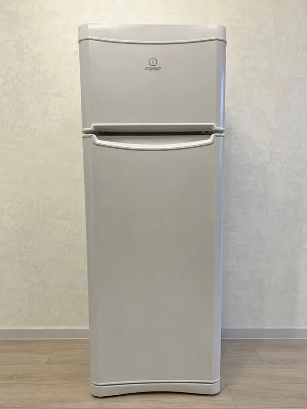 Холодильник Indesit срочно продается 1 Холодильник Indesit срочно продается 1