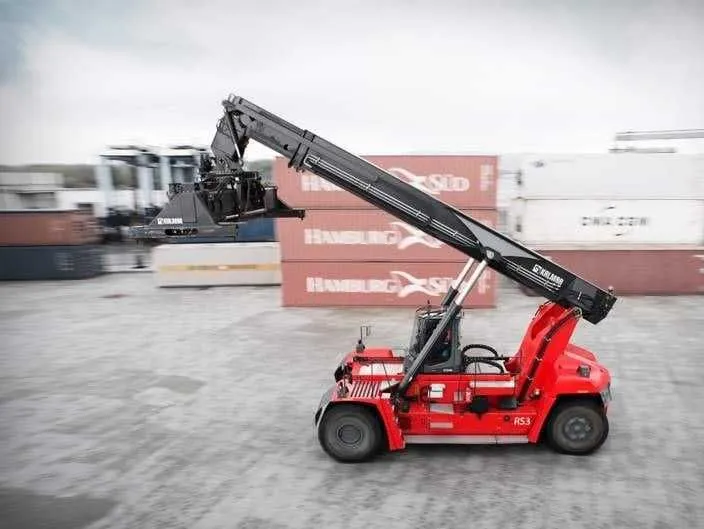 Рич стакера Reach Stacker Kalmar DRU450-62S5 Рич стакера Reach Stacker Kalmar DRU450-62S5