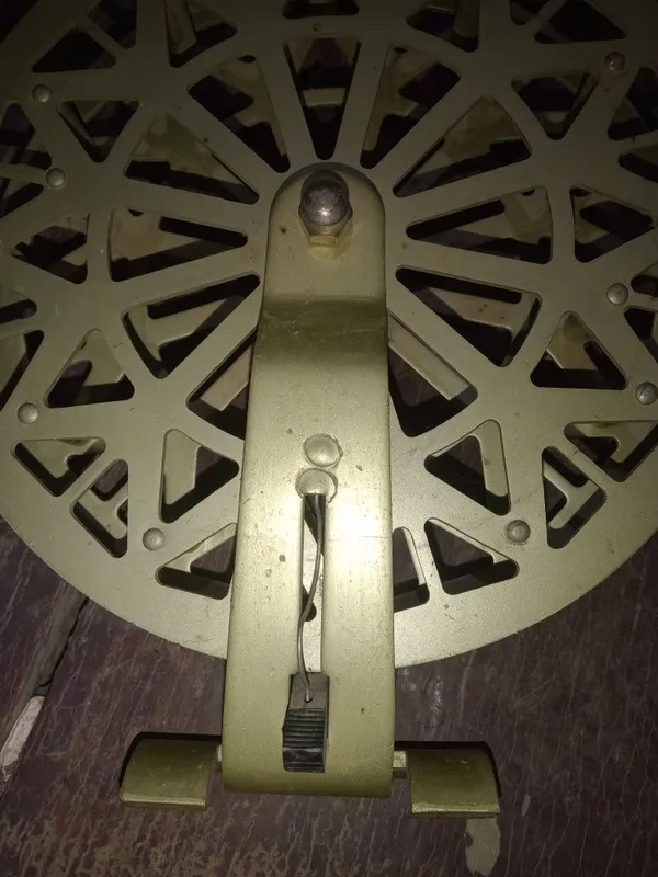 Винтажная советская катушка «Таврия» СССР (Завод Маяк) — фото 4