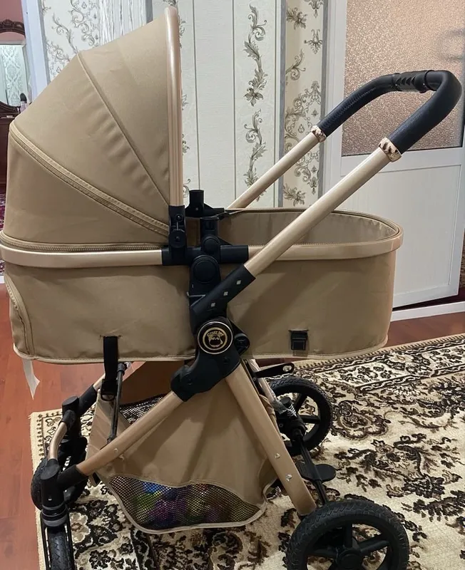 Beshikchasi, kapyushoni va buyumlar savati bo‘lgan bolalar aravachasi 2