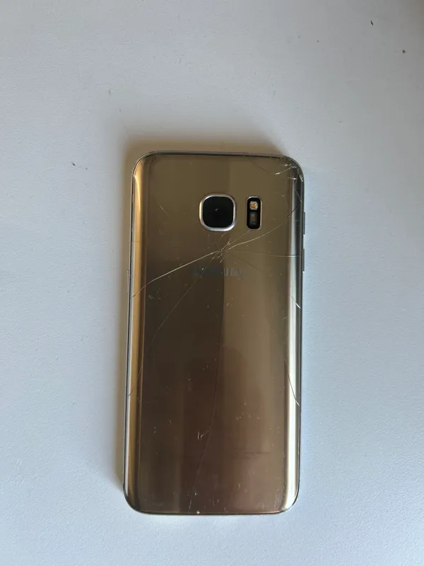 Телефон Самсунг s7 4