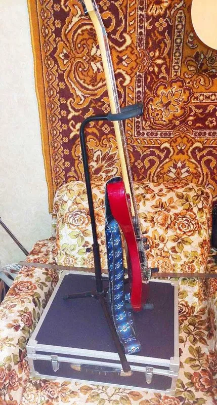 продам стойку для гитары с держателем грифа — фото 3