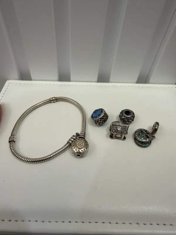 Продам Pandora браслет, сережки — фото 1 Продам Pandora браслет, сережки — фото 1