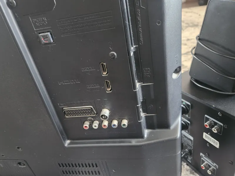 Телевизор Panasonic 32' и сабвуфер microlab 2 Телевизор Panasonic 32' и сабвуфер microlab 2