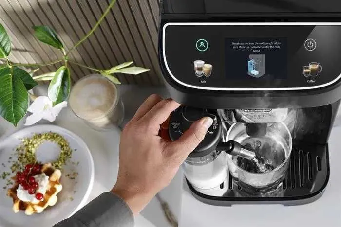 Кофемашина DeLonghi ECAM320.60.B Magnifica Plus Кофемашина DeLonghi ECAM320.60.B Magnifica Plus