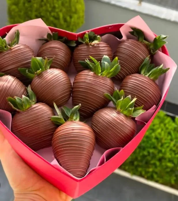 BERRY BLISSCHOCOLATE 1 BERRY BLISSCHOCOLATE 1
