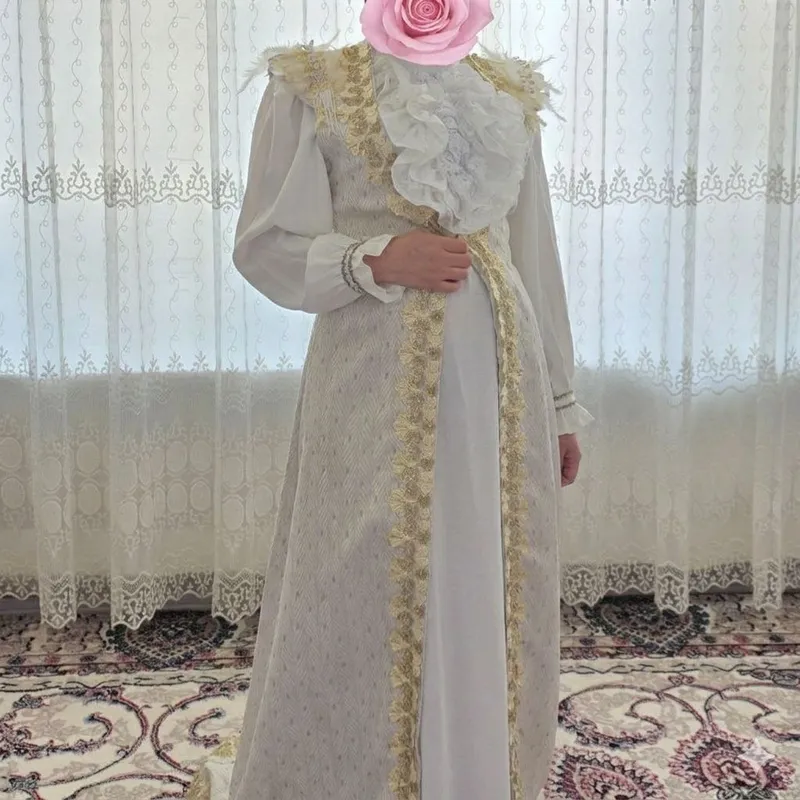 келинчаклар куйлаги. 300 000 сумдан