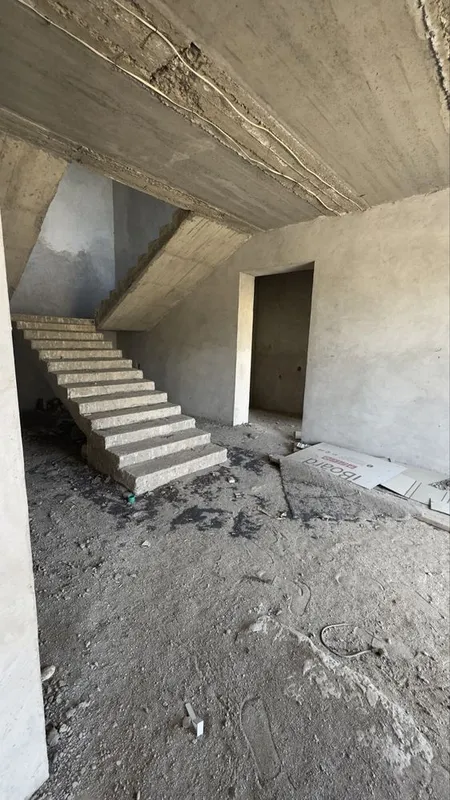 Ikki qavatli 6 soxli hovli sotiladi 6 Ikki qavatli 6 soxli hovli sotiladi 6