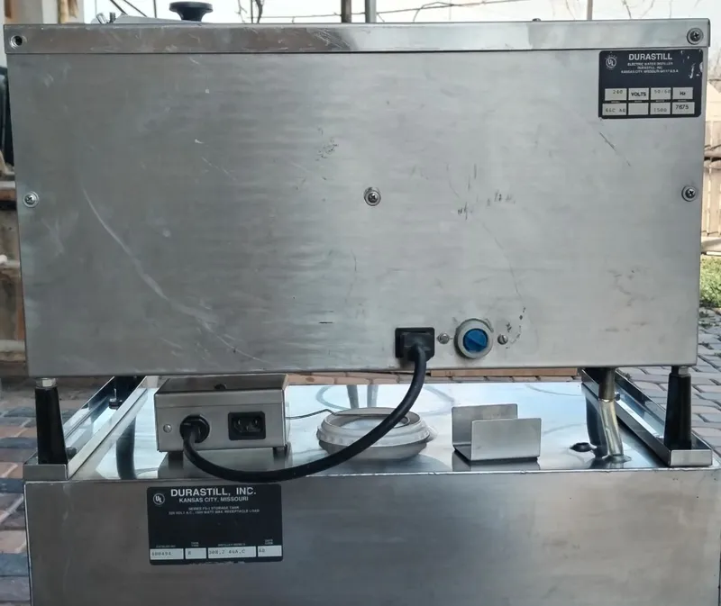 Laboratoriya distillyatori, ishlatilgan. Holati a’lo. 3
