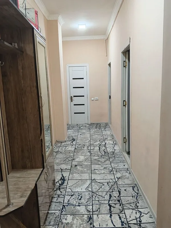 Kvartira zudlik bilan sotiladi 2 xona 66kv Navastroyka 7