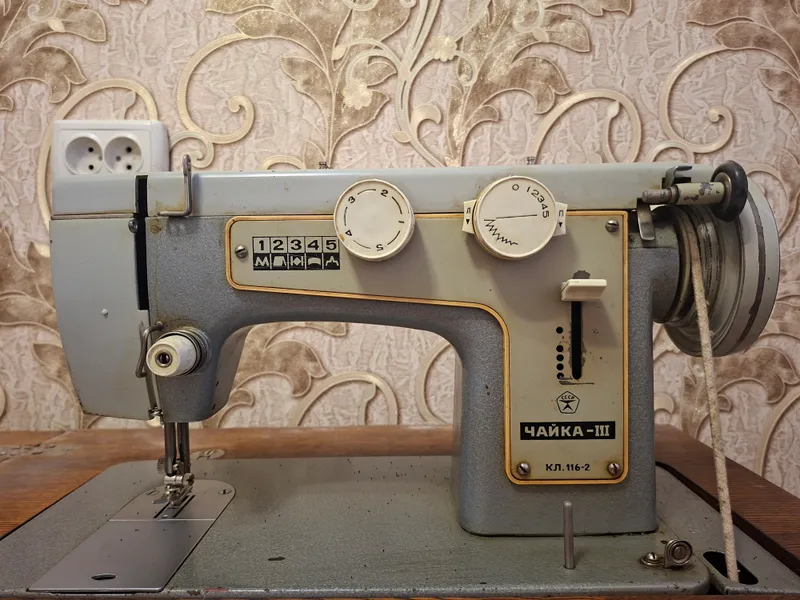 продаётся швейная машинка "ЧАЙКА-3" Б/У — фото 1