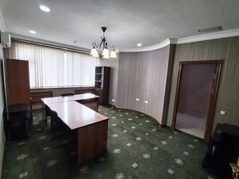Аренда под офис 2 комната, С Мебелью! 88кв.м Алайский! 2200у.е — фото 5