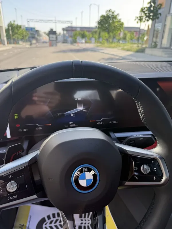 Bmw i5 40l 2025-yil +dop 4K Tv HUD Harmann Kardon Sky Lounge 360kamera — фото 6