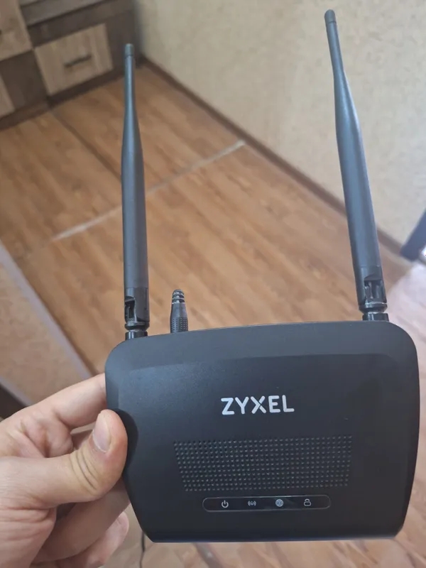 Router sotiladi.