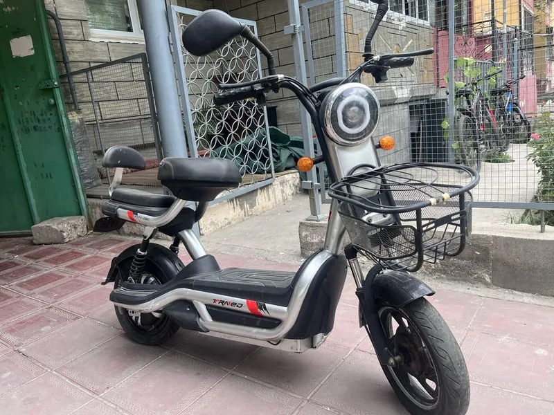 elektro skuter blan velosiped sotiladi.
