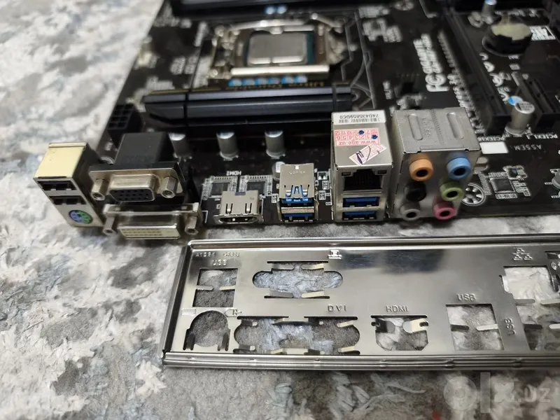 Gigabyte H87+Core i5 2 Gigabyte H87+Core i5 2
