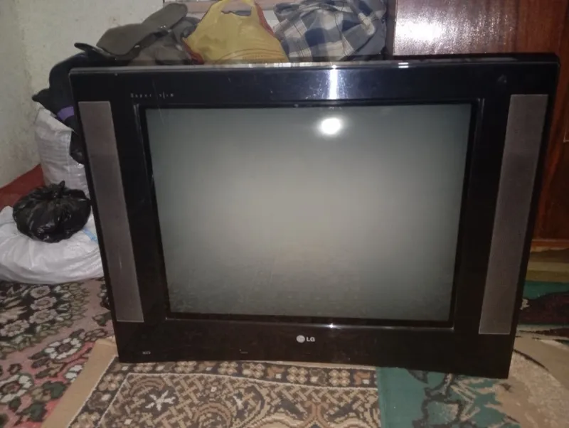 Продам телевизор LG 72 диагональ. В отличном состоянии.