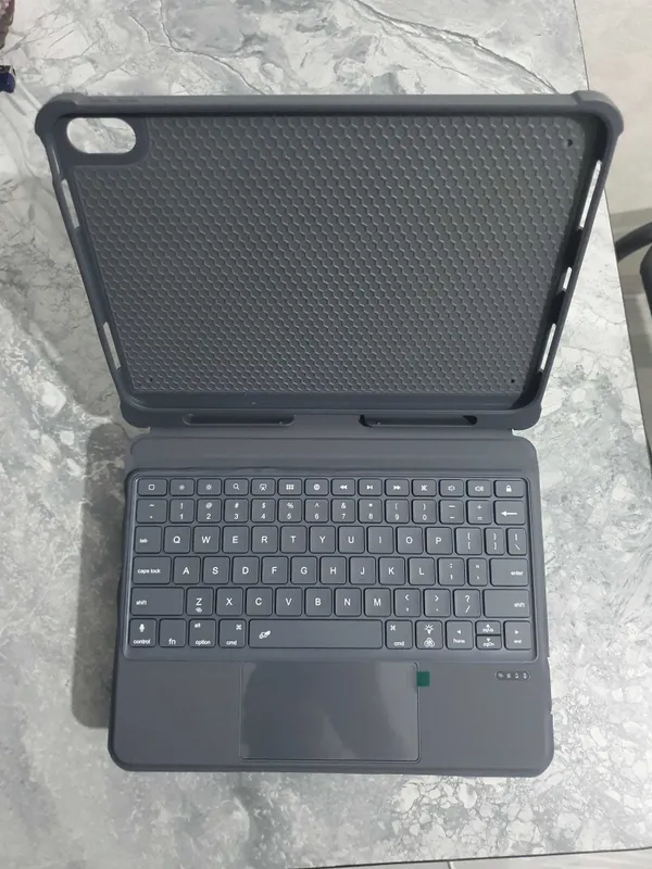 ipad a16 Новый почти не пользованный — фото 1