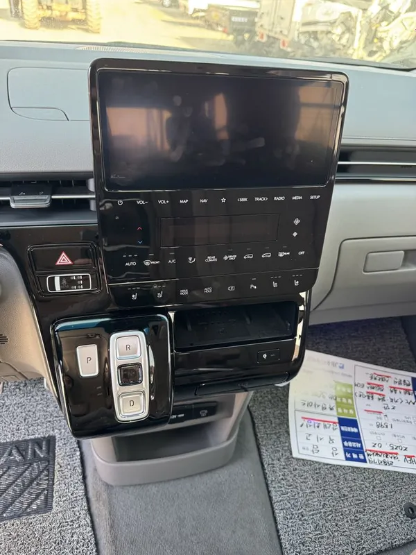 Hyundai Staria 2025 Gibrid toza — фото 4