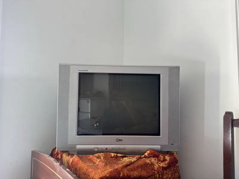 Televizor Elg sotiladi alo holatda usta kurmagan