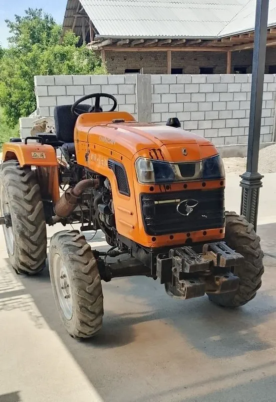 Traktor sotiladi