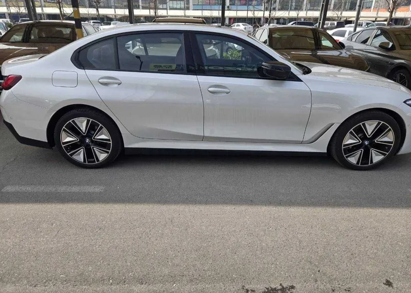 BMW i3 sport mashina juda ajoyib — фото 1