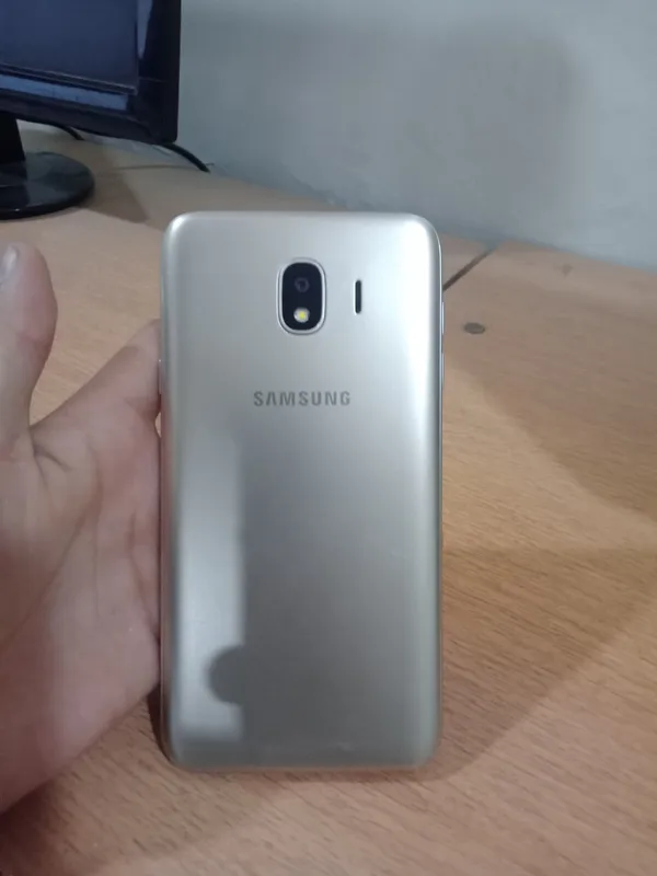 SM j4 sotiladi 16 gb xotira narhi 300 kami bor — фото 1