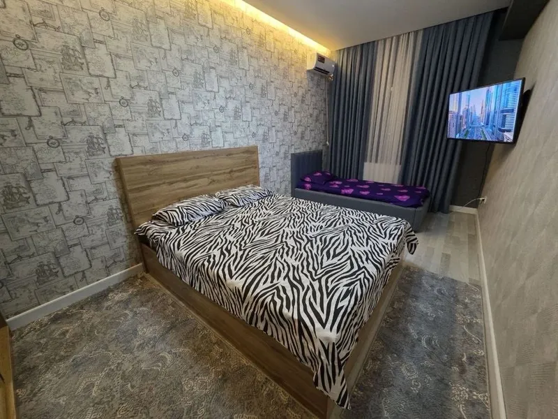 Yakkasaroyda 2 xonali uy bez makler 360$