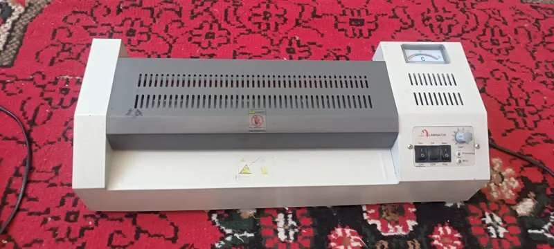Laminat aparat sotiladi