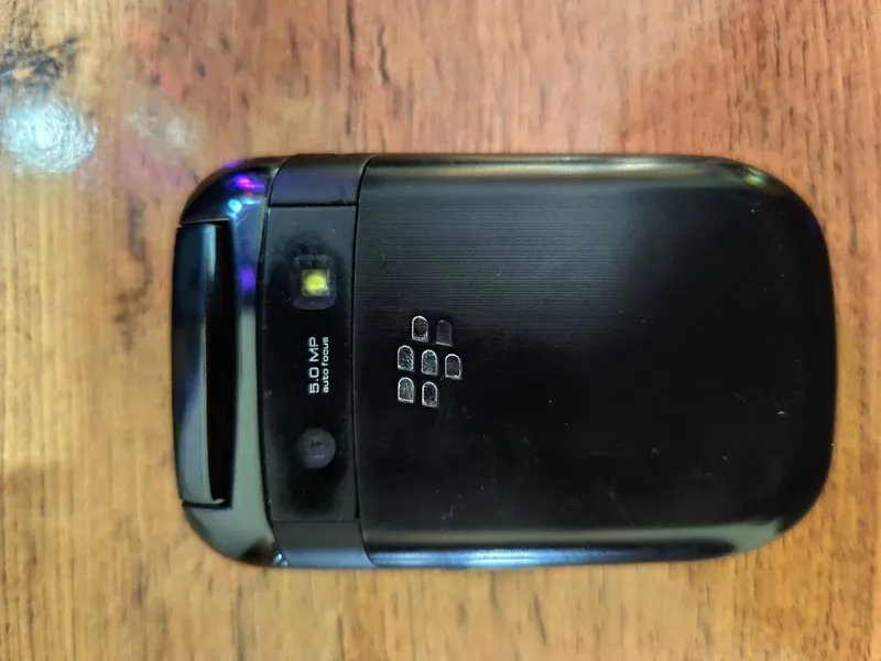 BlackBerry 9670 3
