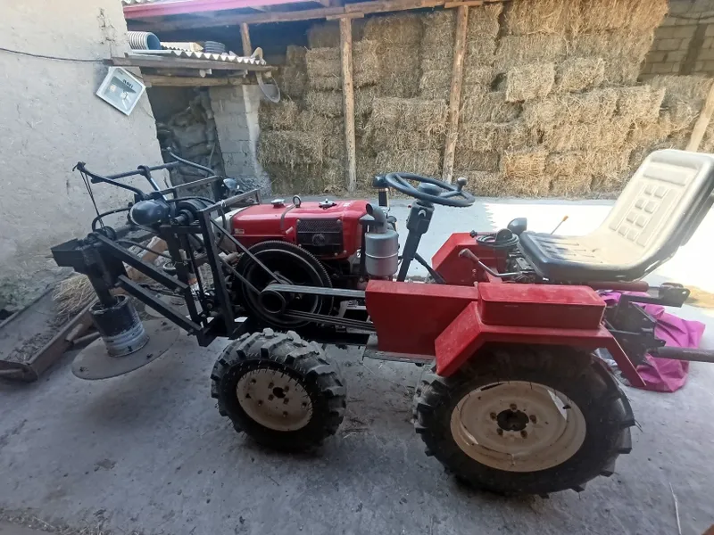 Mini trakter sotiladi srochna 1105 6 Mini trakter sotiladi srochna 1105 6
