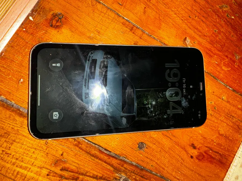 iPhone 11 64 ГБ 4 iPhone 11 64 ГБ 4