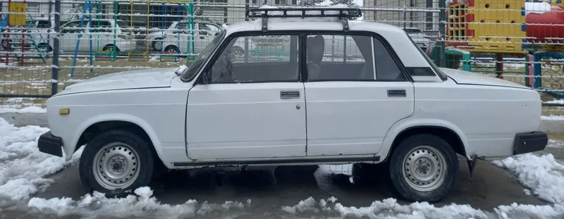 Vaz lada 2107 sotiladi