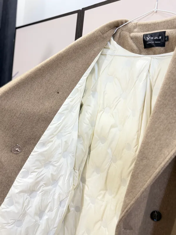 Premium bej rang uzun qishki palto, yangi — фото 3