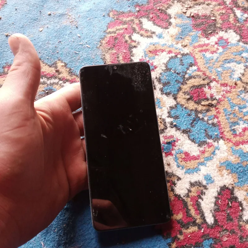 mobil telefon sotladi