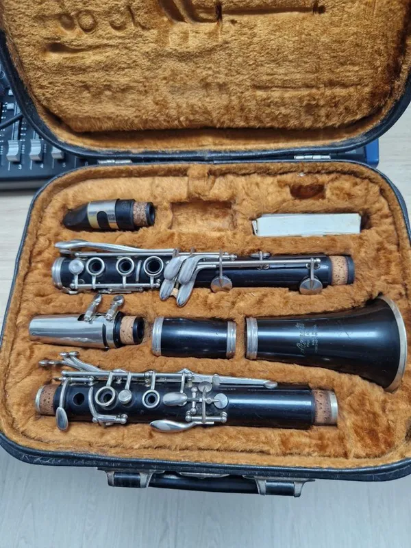 Klarnet Amati derevyani 1 Klarnet Amati derevyani 1