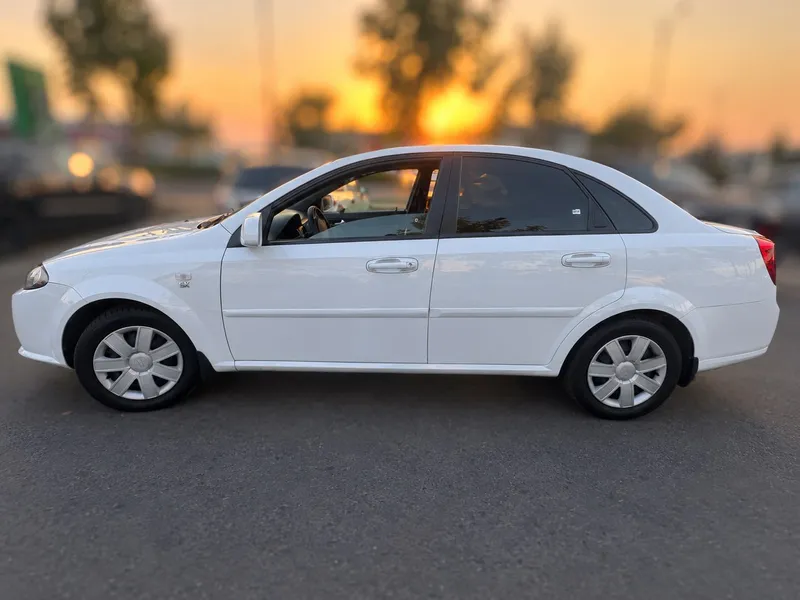 chevrolet gentra 3