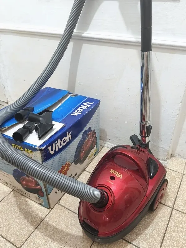 Пылесос марки VITEK 2400W 1