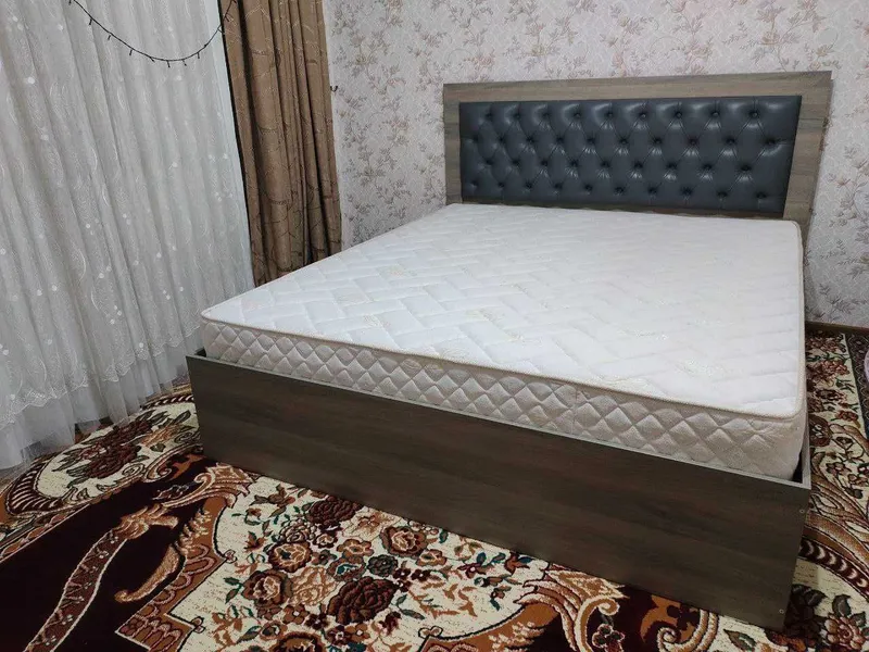 Продаётся свой двухспальный кровать с матрасом почти новый.