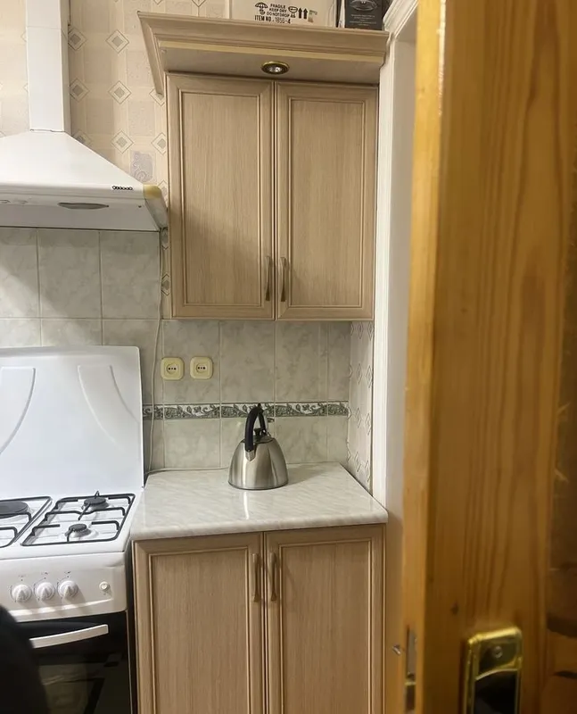 Oshxona garnituri sotiladi 2