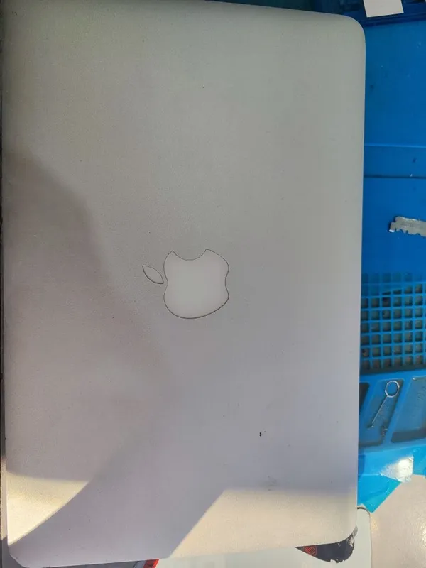 Mac book sotiladi aybi zaryadkasi yuq narxi 800000 sum — фото 1