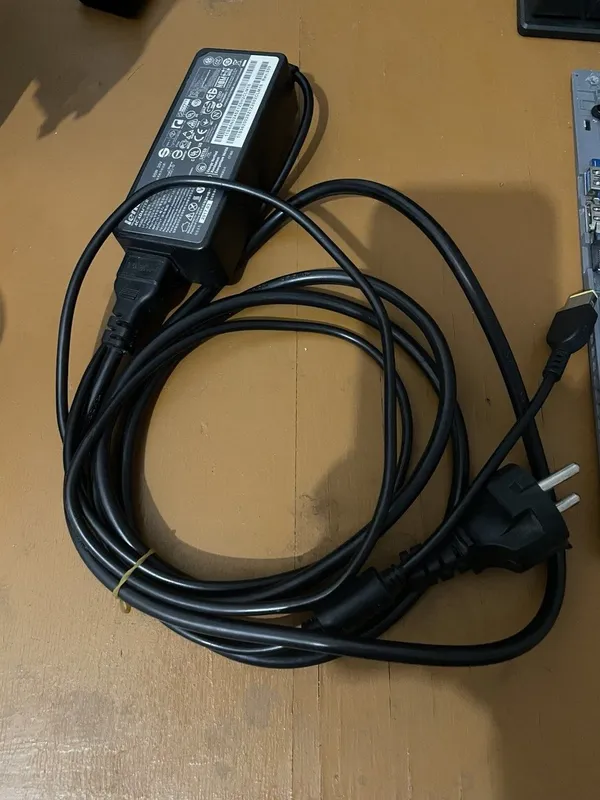 Продам блок питания для Lenovo IdealPad Flex 15