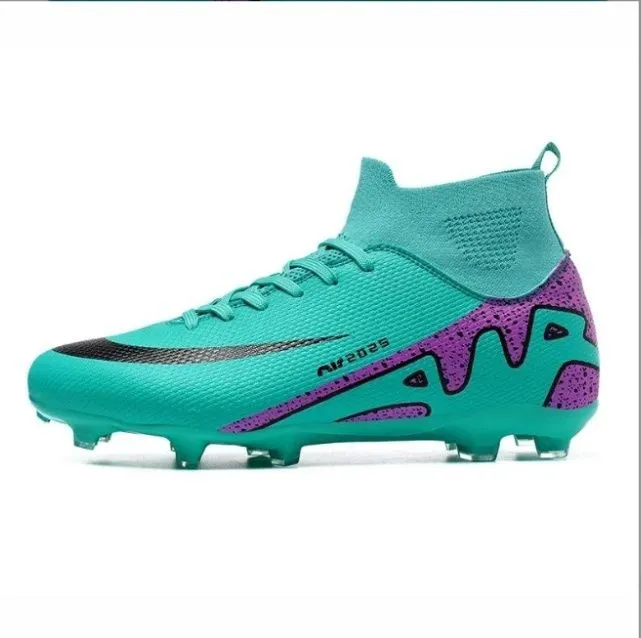 NIKE Butsa, razmeri 42 NIKE Butsa, razmeri 42