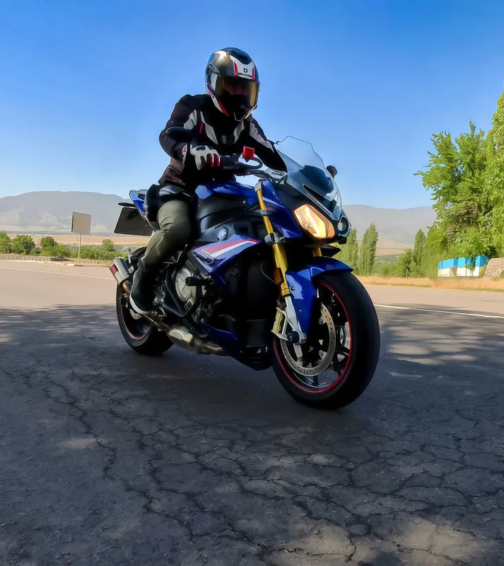 Продаю мотоцикл BMW S1000R