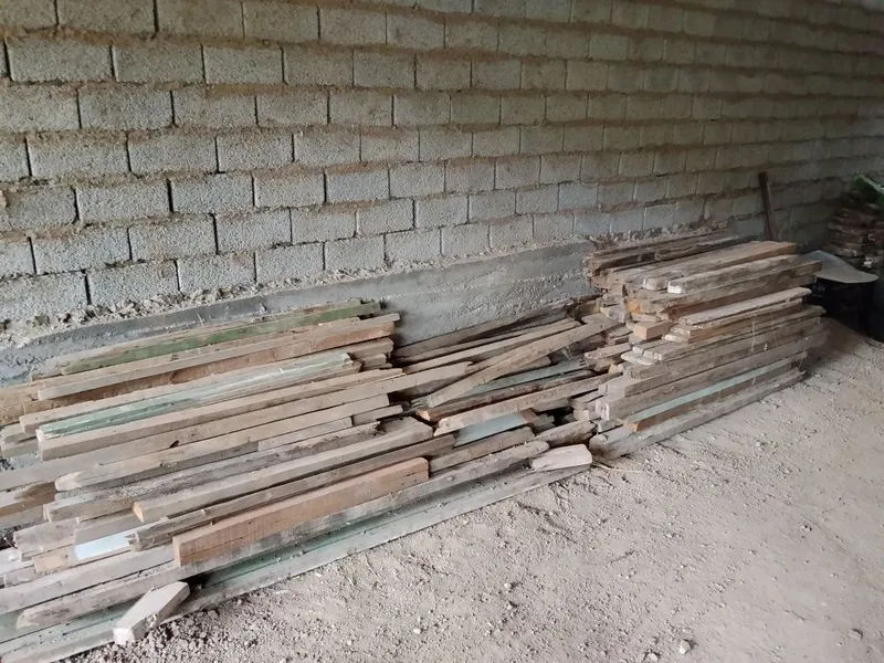 Курилиш учун тахтала сотилади + 50/60 та шиферам бор хаммасини 500$ га 3