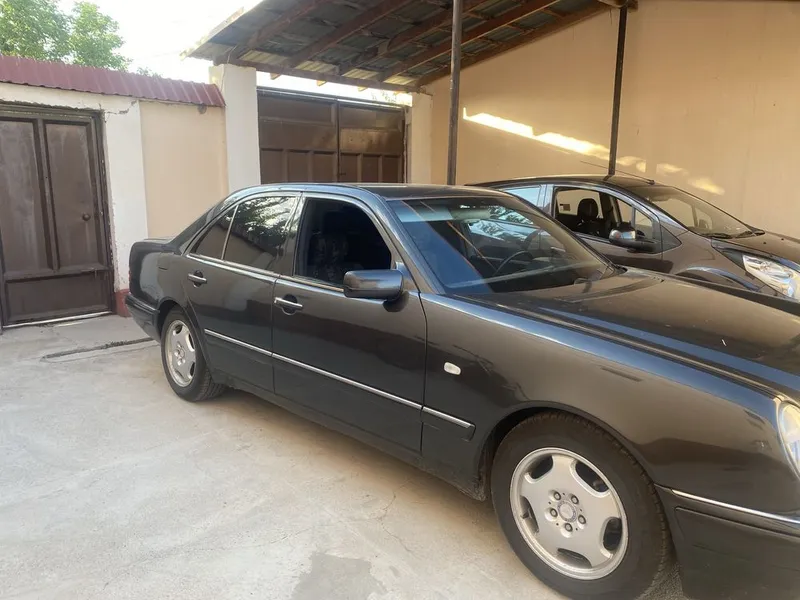 Mercedes-Benz E-Class W210 4