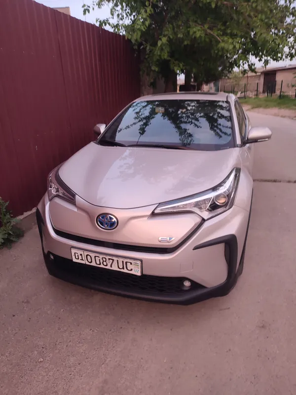 Логотип эмблема Toyota CH-R 2022года электро — фото 3