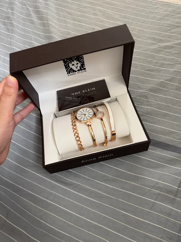 Anne Klein original ayollar soati Narxi: 400 000 3 Anne Klein original ayollar soati Narxi: 400 000 3