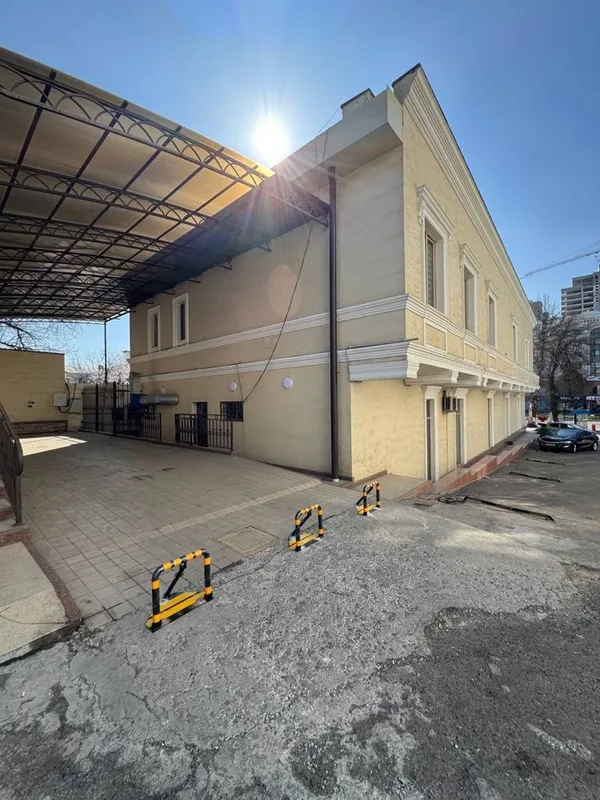 ПРОДАЕТСЯ ЗДАНИЕ ВДОЛЬ ДОРОГИ (ул.Навои ор-р Бодрум кафе) 841м2 3,6сот — фото 2